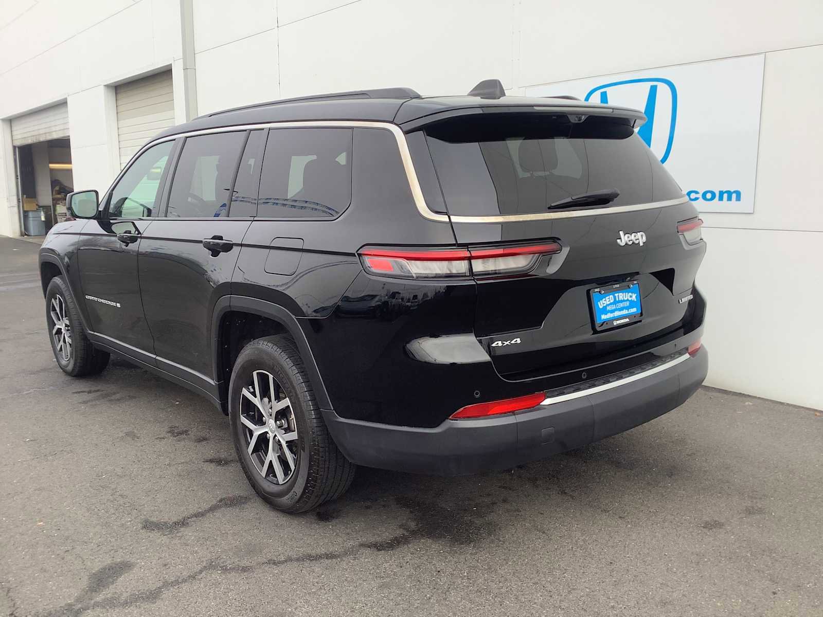 Used 2024 Jeep Grand Cherokee L Limited w/ Luxury Tech Group II image 4