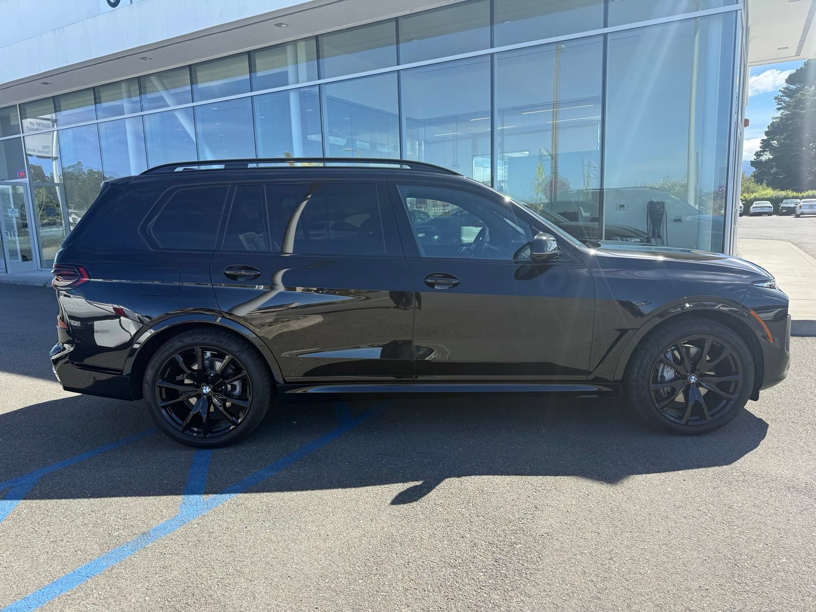Used 2025 BMW X7 xDrive40i w/ M Sport Package AWD/4WD image 9