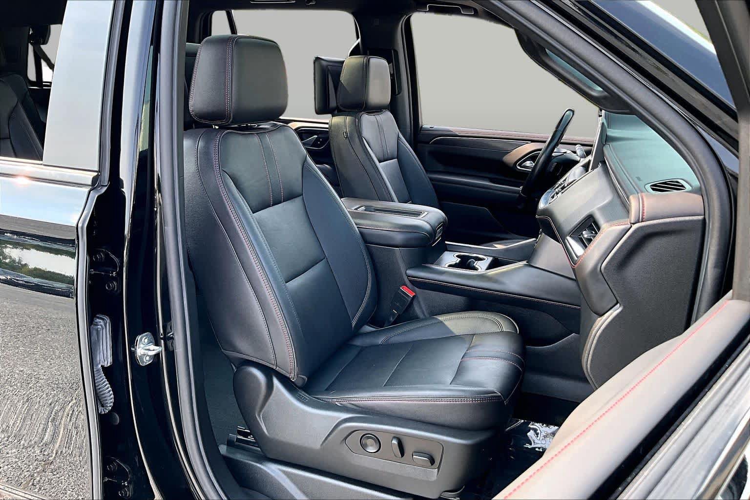 Used 2022 Chevrolet Tahoe RST w/ Luxury Package AWD/4WD image 9