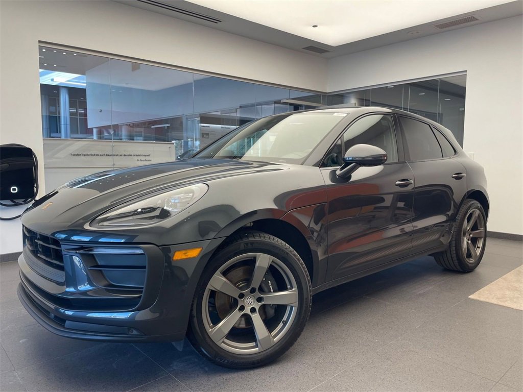 Used 2025 Porsche Macan image 1