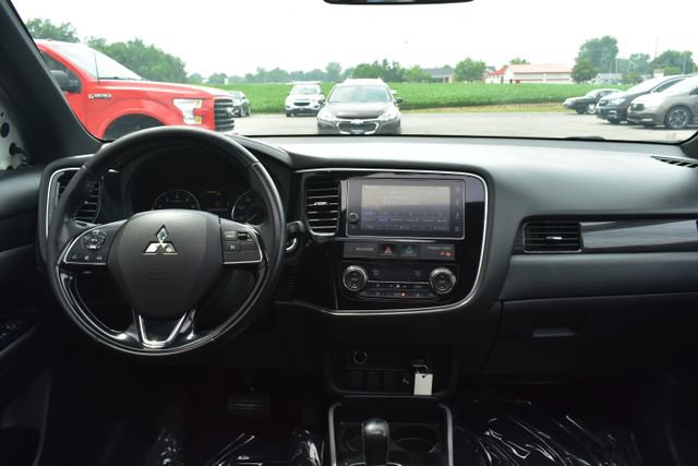Used 2018 Mitsubishi Outlander LE AWD/4WD image 36