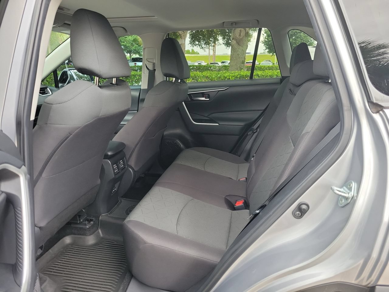 Used 2024 Toyota RAV4 XLE w/ Convenience Package FWD image 11