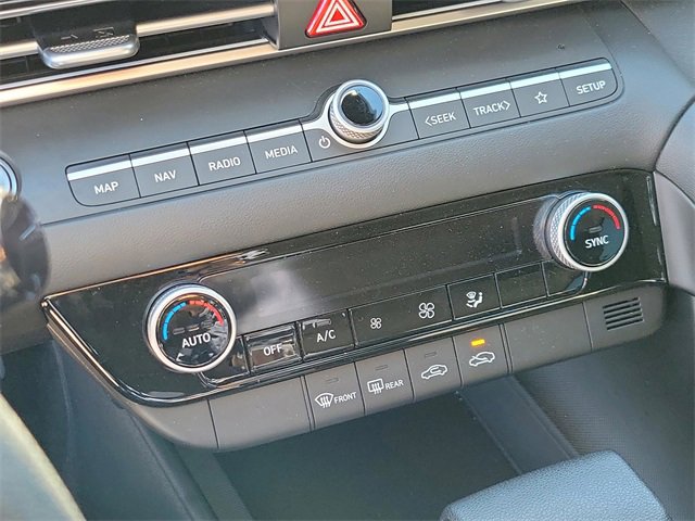 Certified 2024 Hyundai Elantra SEL image 25