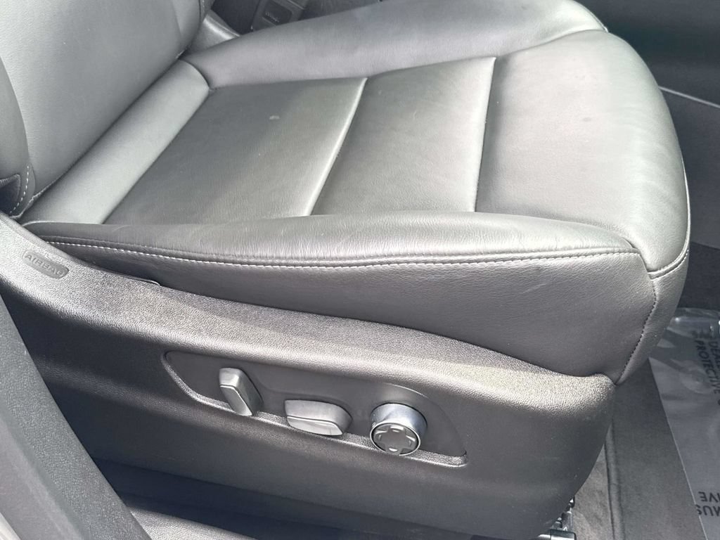 Used 2025 Cadillac XT4 Premium Luxury FWD image 31