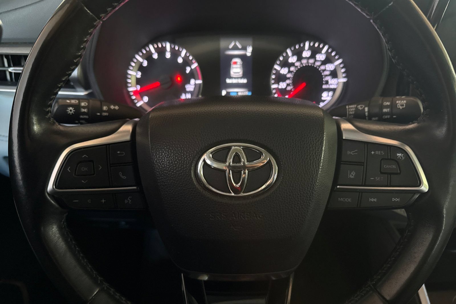 Used 2021 Toyota Highlander LE AWD/4WD image 31