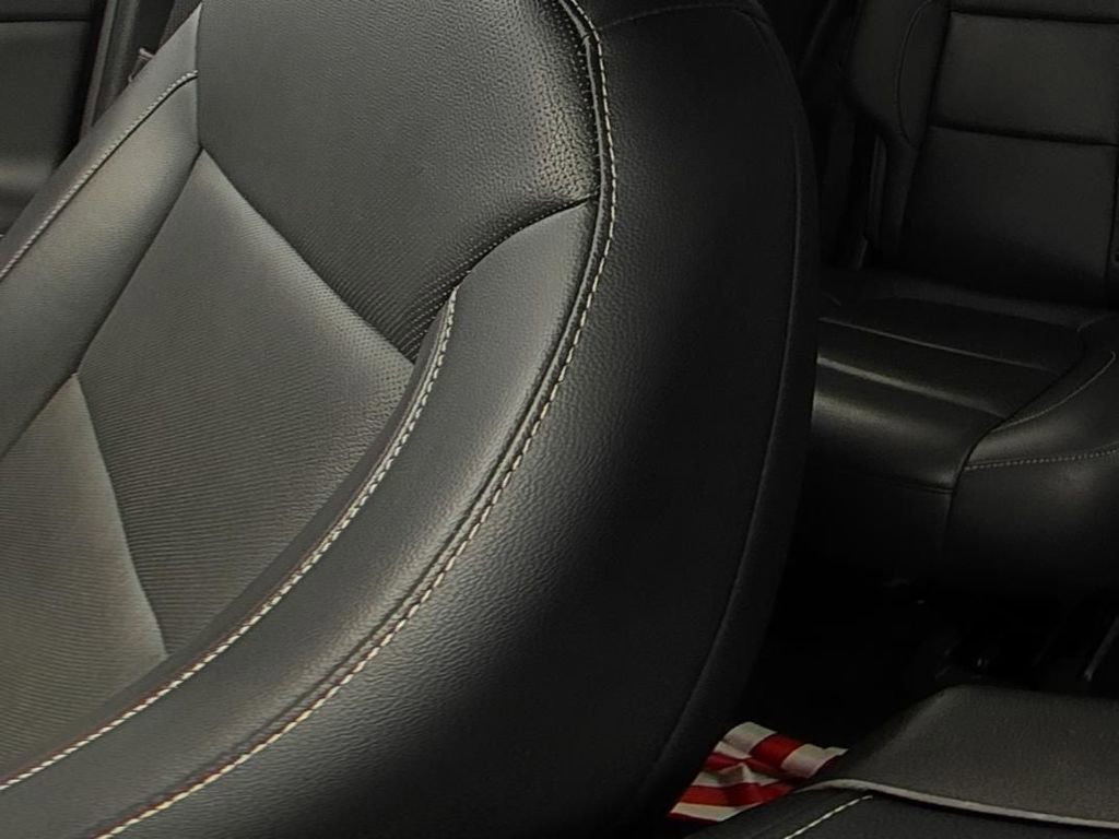 Used 2023 GMC Acadia SLT FWD image 12