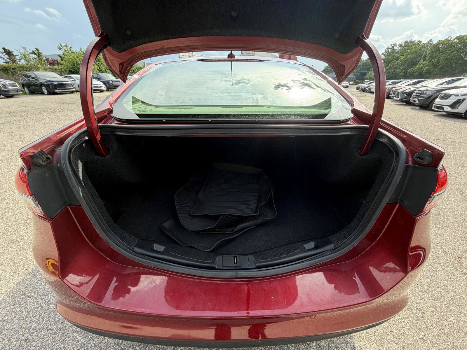 Used 2017 Ford Fusion SE w/ Fusion SE Technology Package FWD image 27