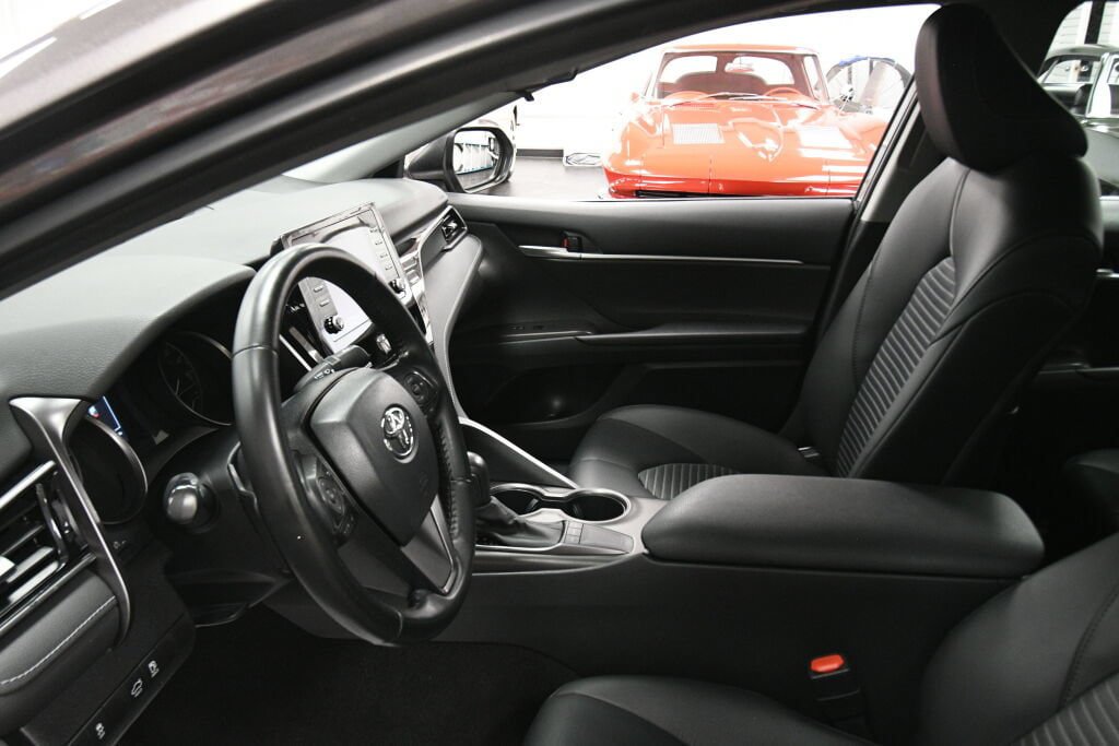 Used 2023 Toyota Camry SE FWD image 18