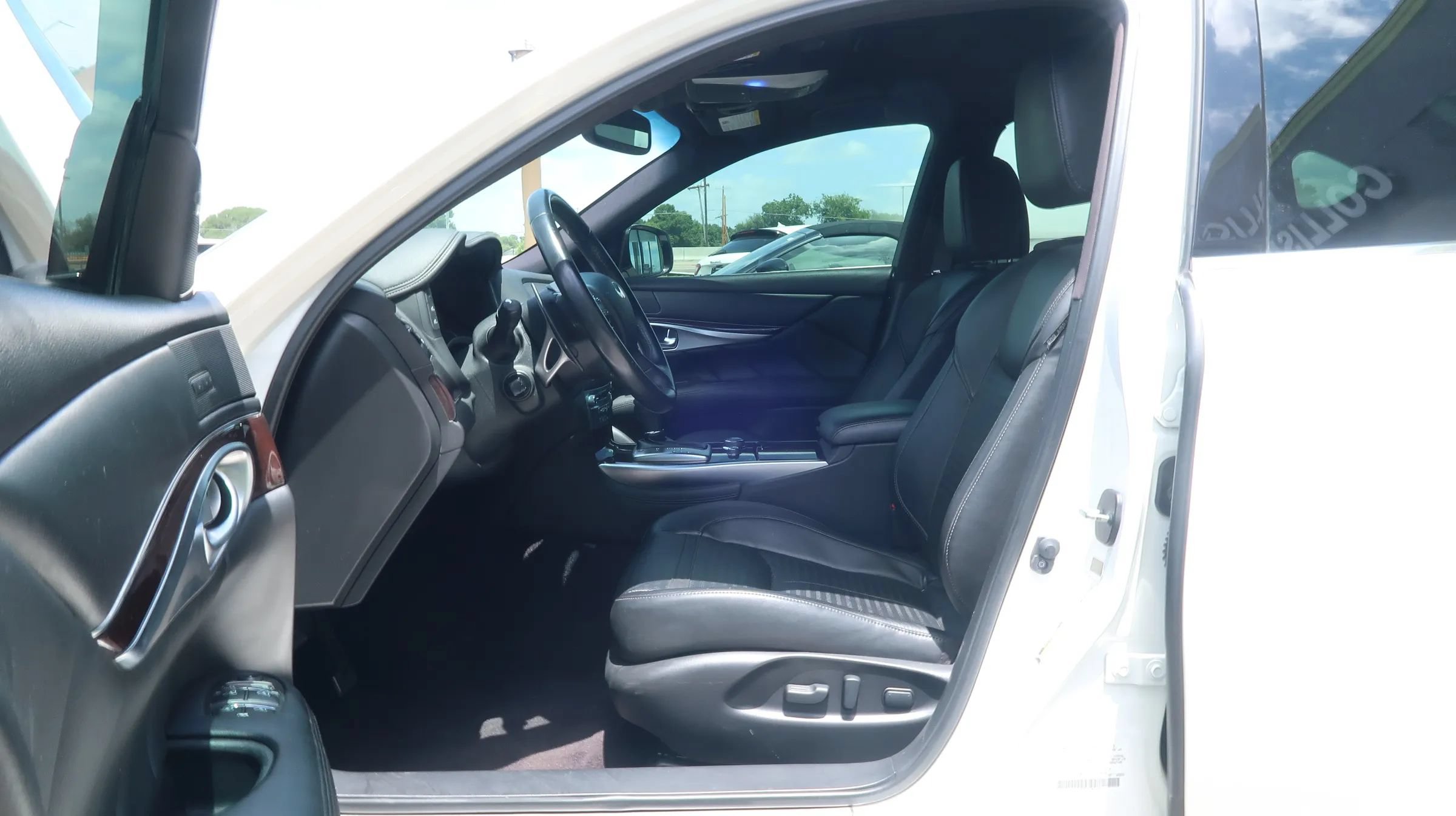Used 2019 INFINITI Q70 Luxe w/ Sport Package RWD image 18