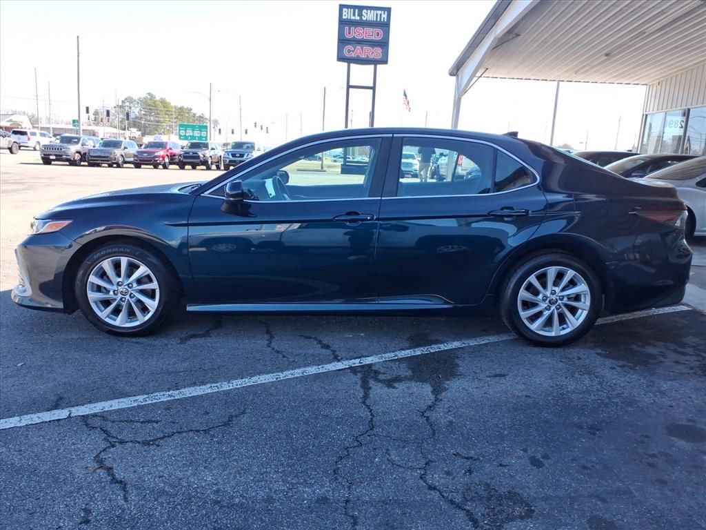 Used 2021 Toyota Camry LE image 4