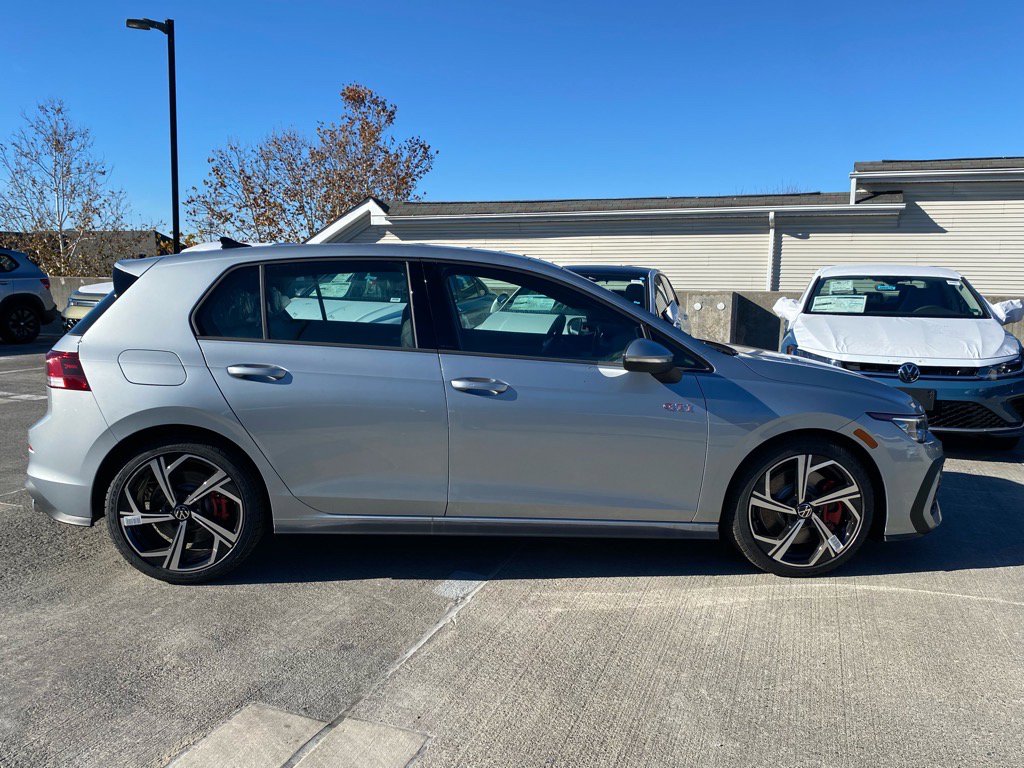 New 2026 Volkswagen GTI SE image 2