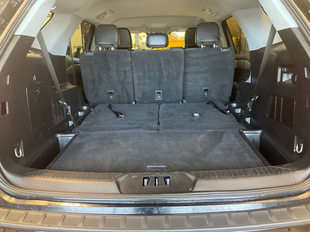 Used 2024 Ford Explorer XLT w/ Equipment Group 202A RWD image 30