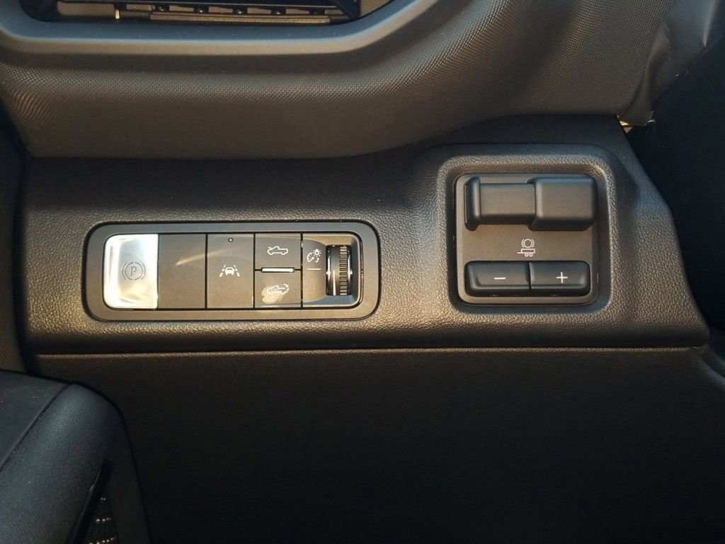 New 2025 Chevrolet Silverado EV LT image 20