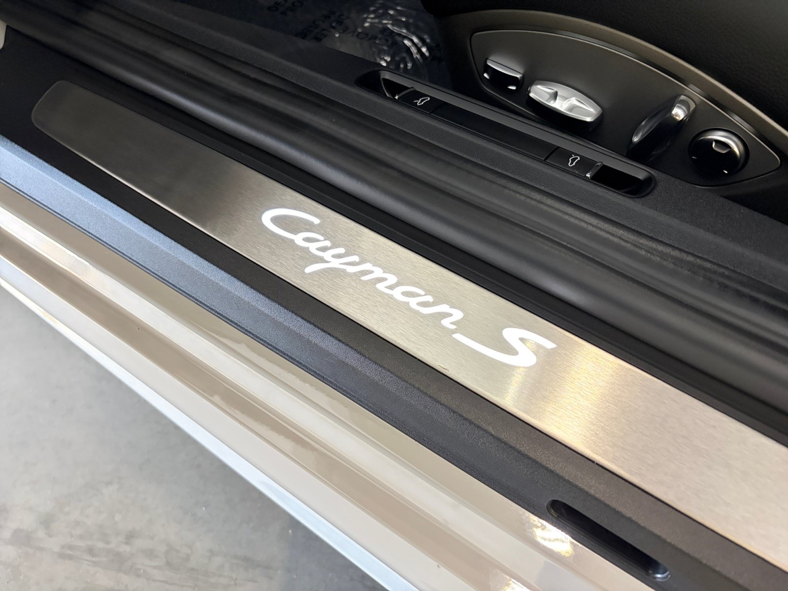 Certified 2024 Porsche 718 Cayman S RWD image 16