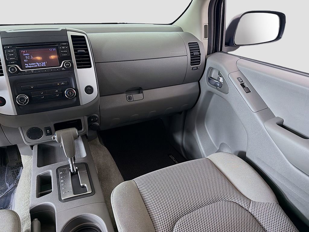 Used 2018 Nissan Frontier SV image 21