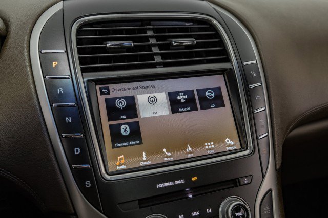 Used 2016 Lincoln MKX Reserve w/ Technology Package FWD image 28