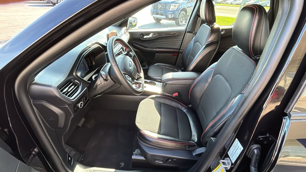 Used 2025 Ford Escape ST-Line Select AWD/4WD image 24