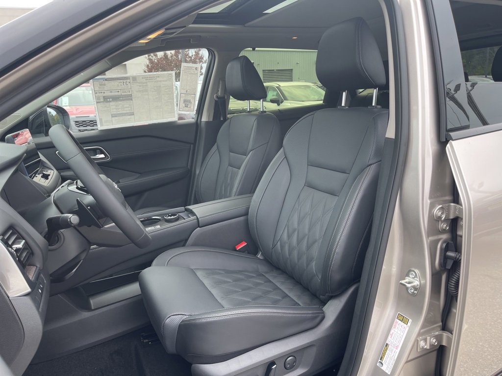 New 2026 Nissan Rogue Platinum image 18