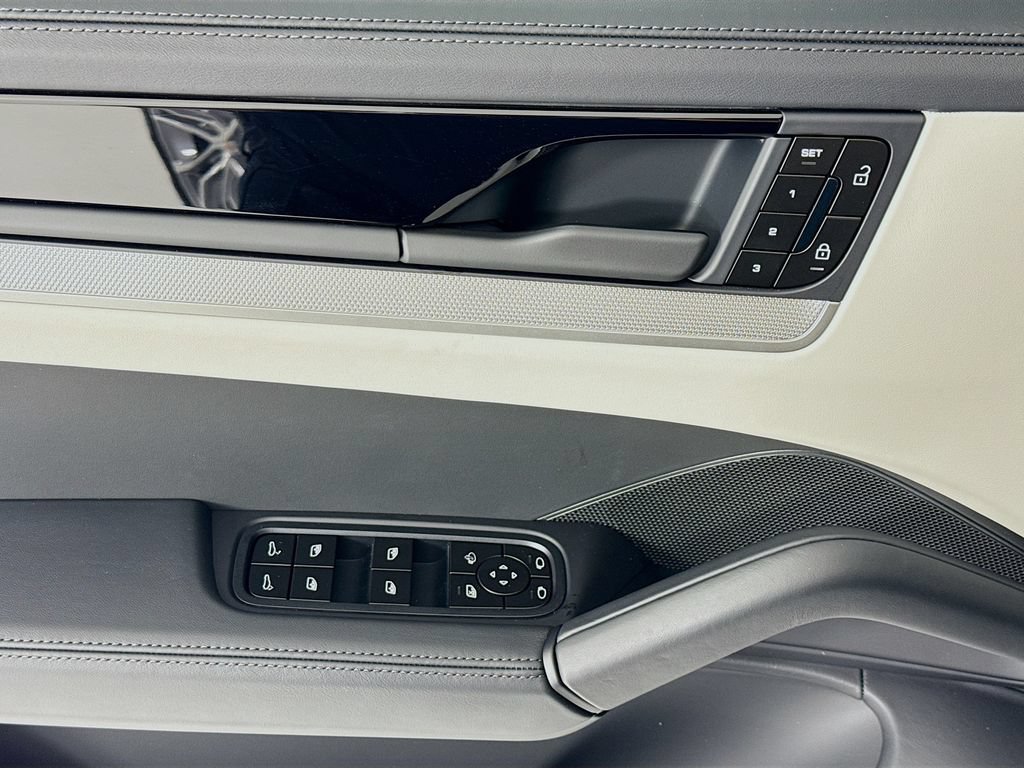 New 2026 Porsche Cayenne Coupe AWD/4WD image 11