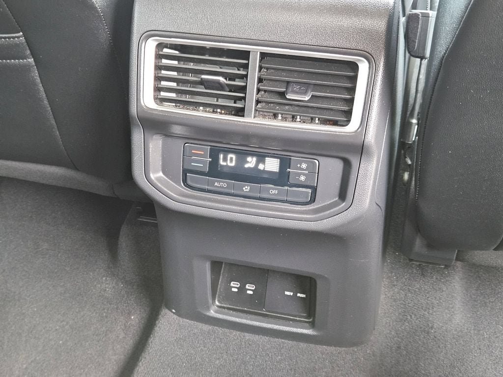 Used 2025 Volkswagen Atlas SE FWD image 23