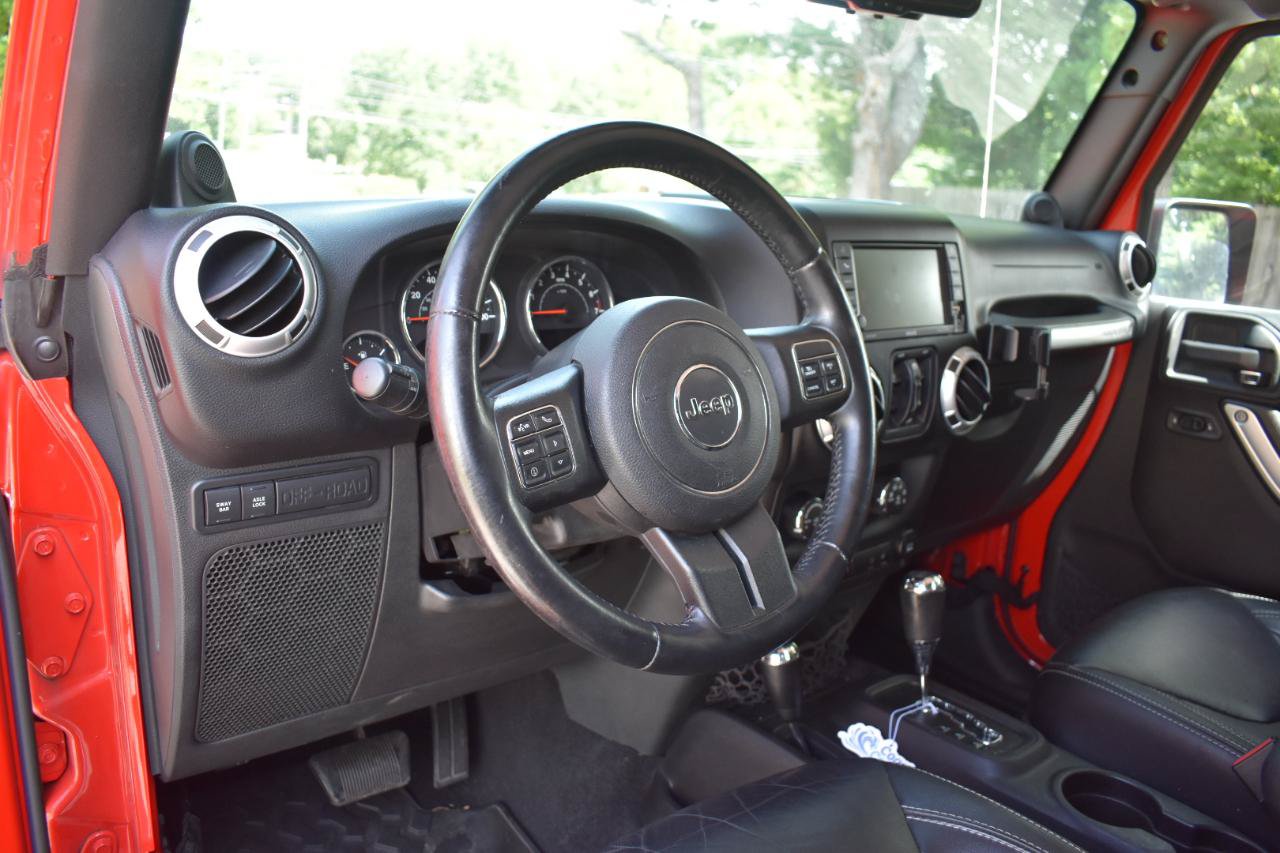 Used 2014 Jeep Wrangler Unlimited Rubicon w/ Connectivity Group AWD/4WD image 14