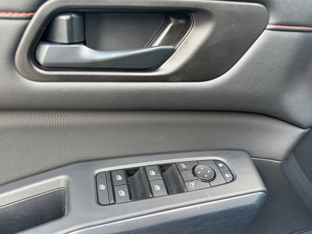 Used 2025 Nissan Pathfinder Rock Creek image 5