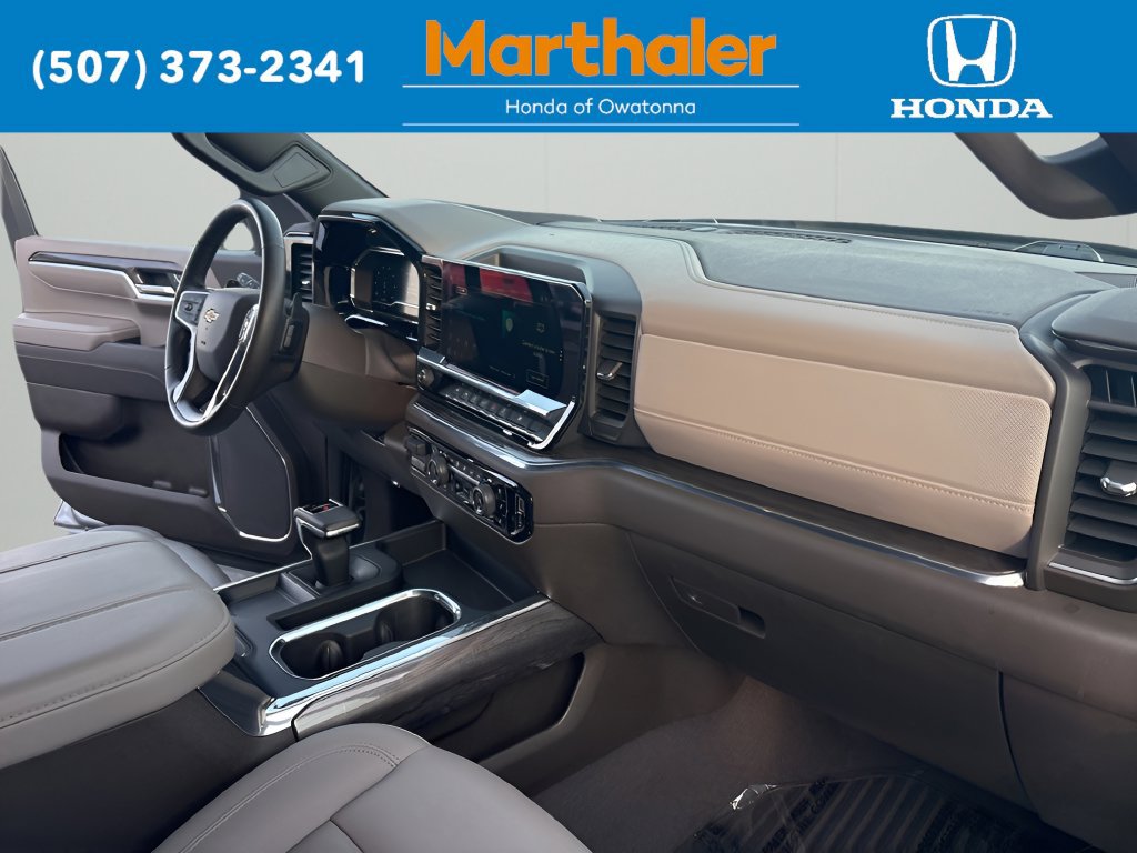 Used 2024 Chevrolet Silverado 1500 LTZ w/ LTZ Convenience Package II AWD/4WD image 18