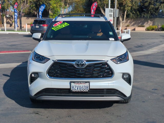 Used 2022 Toyota Highlander Platinum AWD/4WD image 2