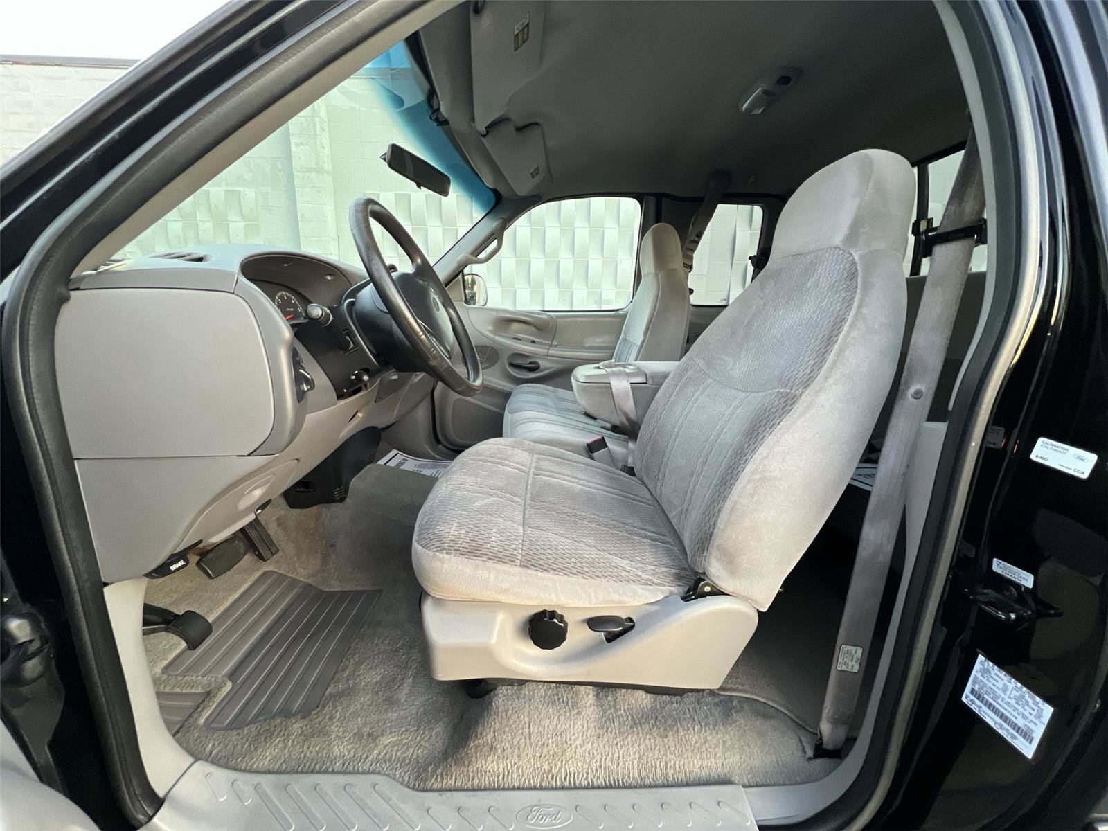 Used 1998 Ford F150 XLT image 11