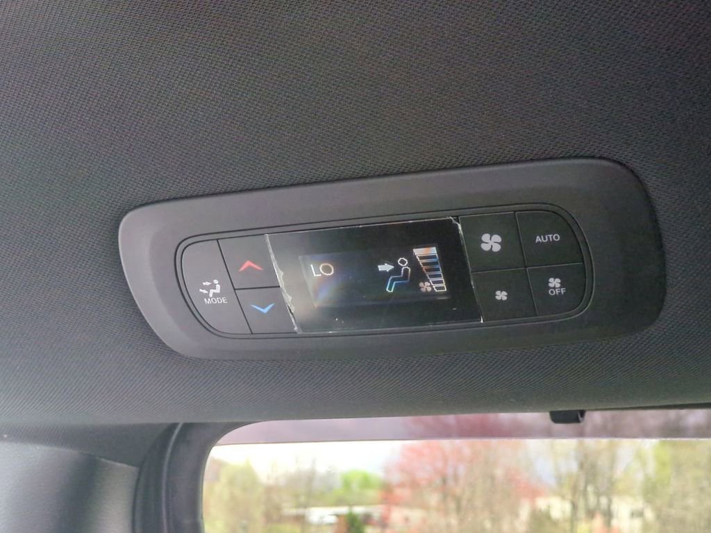 Used 2023 Chrysler Pacifica Touring-L w/ S Appearance Package image 23