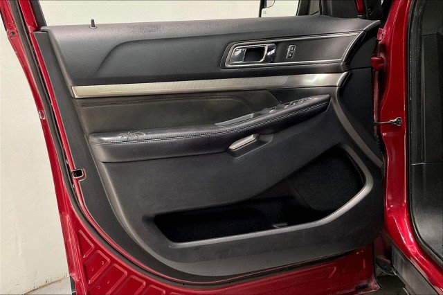 Used 2018 Ford Explorer XLT w/ Equipment Group 202A image 22