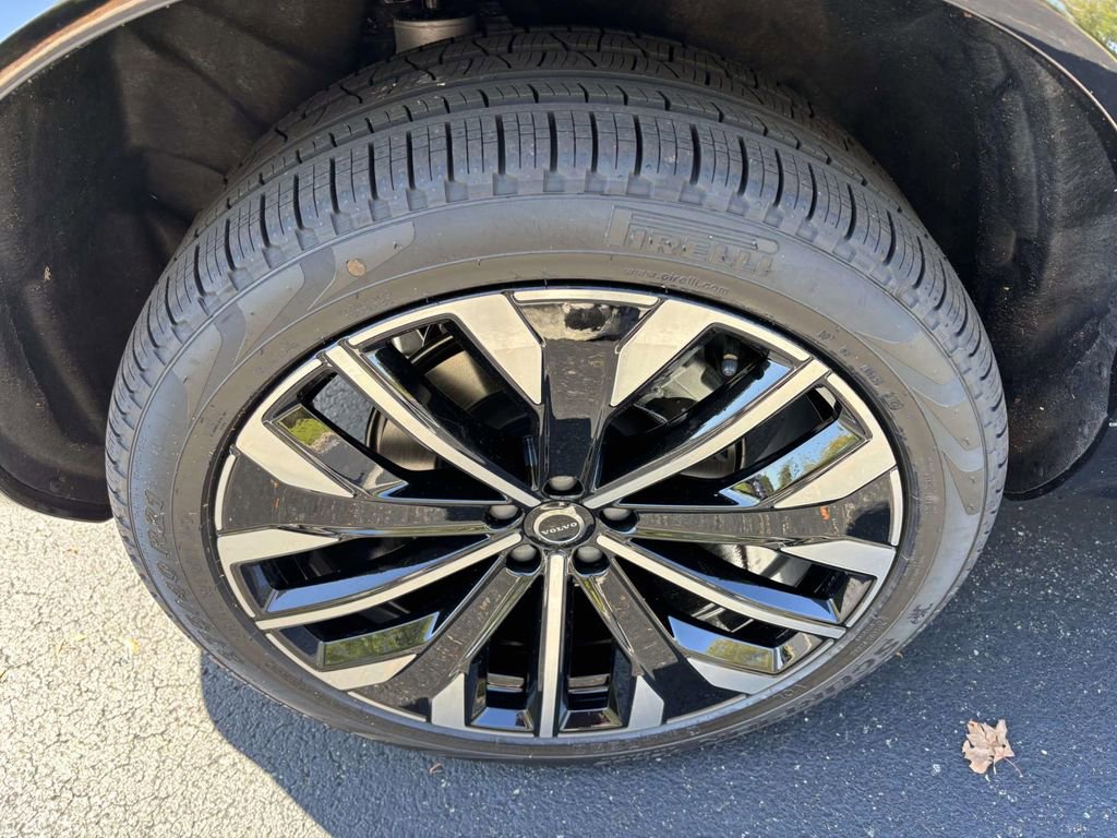 New 2026 Volvo XC90 B6 Plus w/ Protection Package Premier image 10