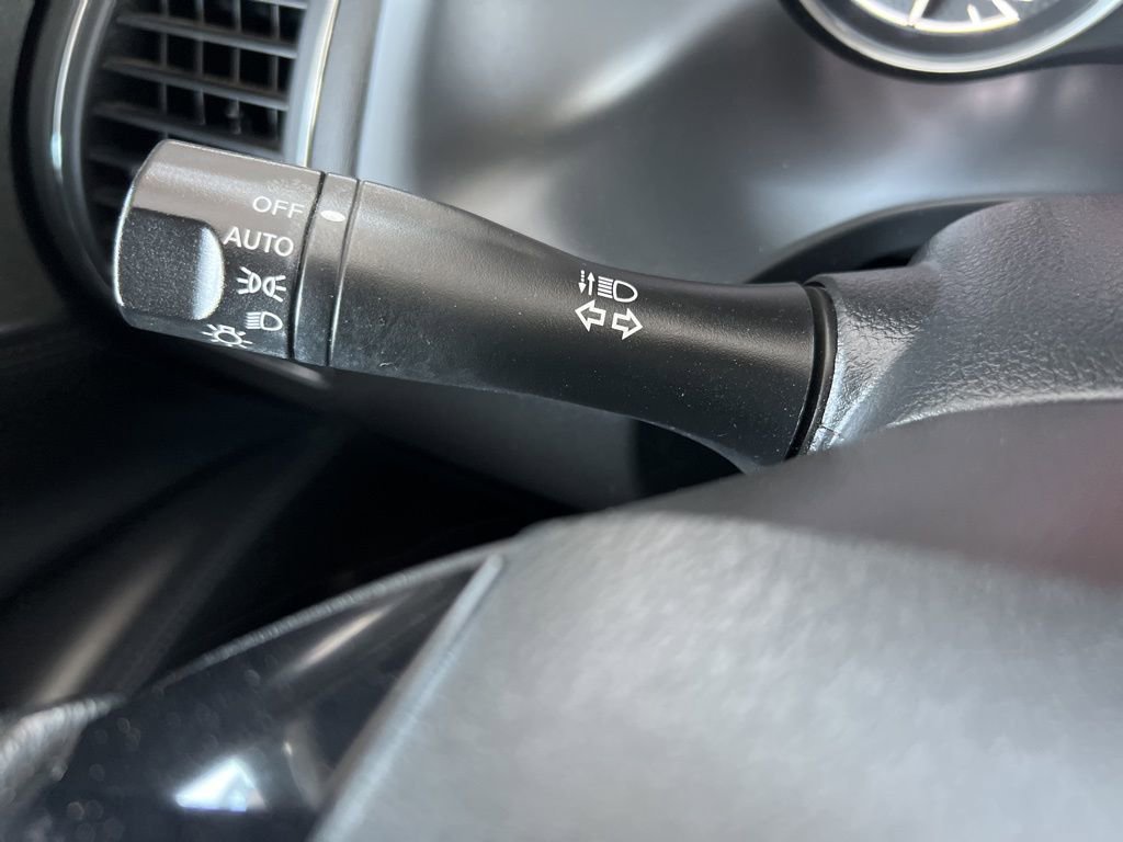 Used 2021 Nissan Armada SV image 40