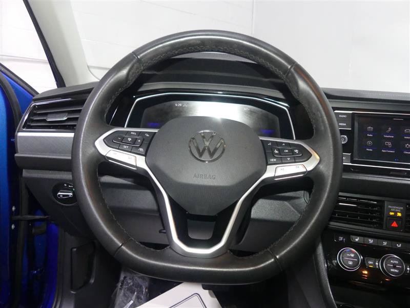Used 2024 Volkswagen Jetta SE FWD image 30