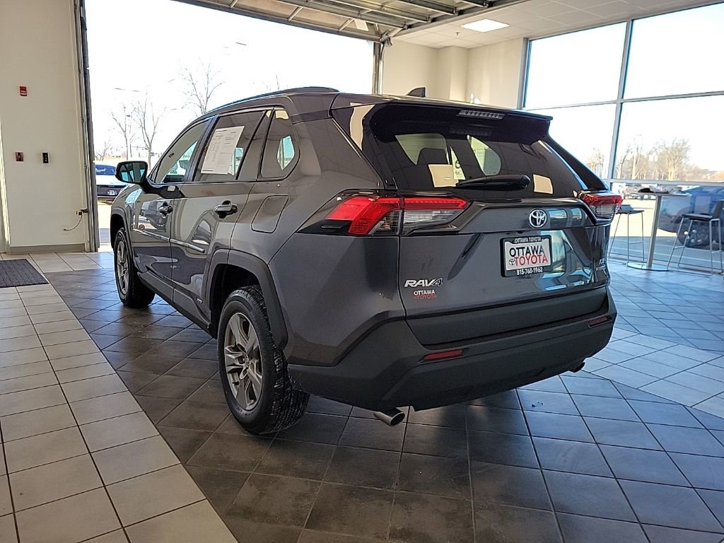 Used 2024 Toyota RAV4 LE AWD/4WD image 7