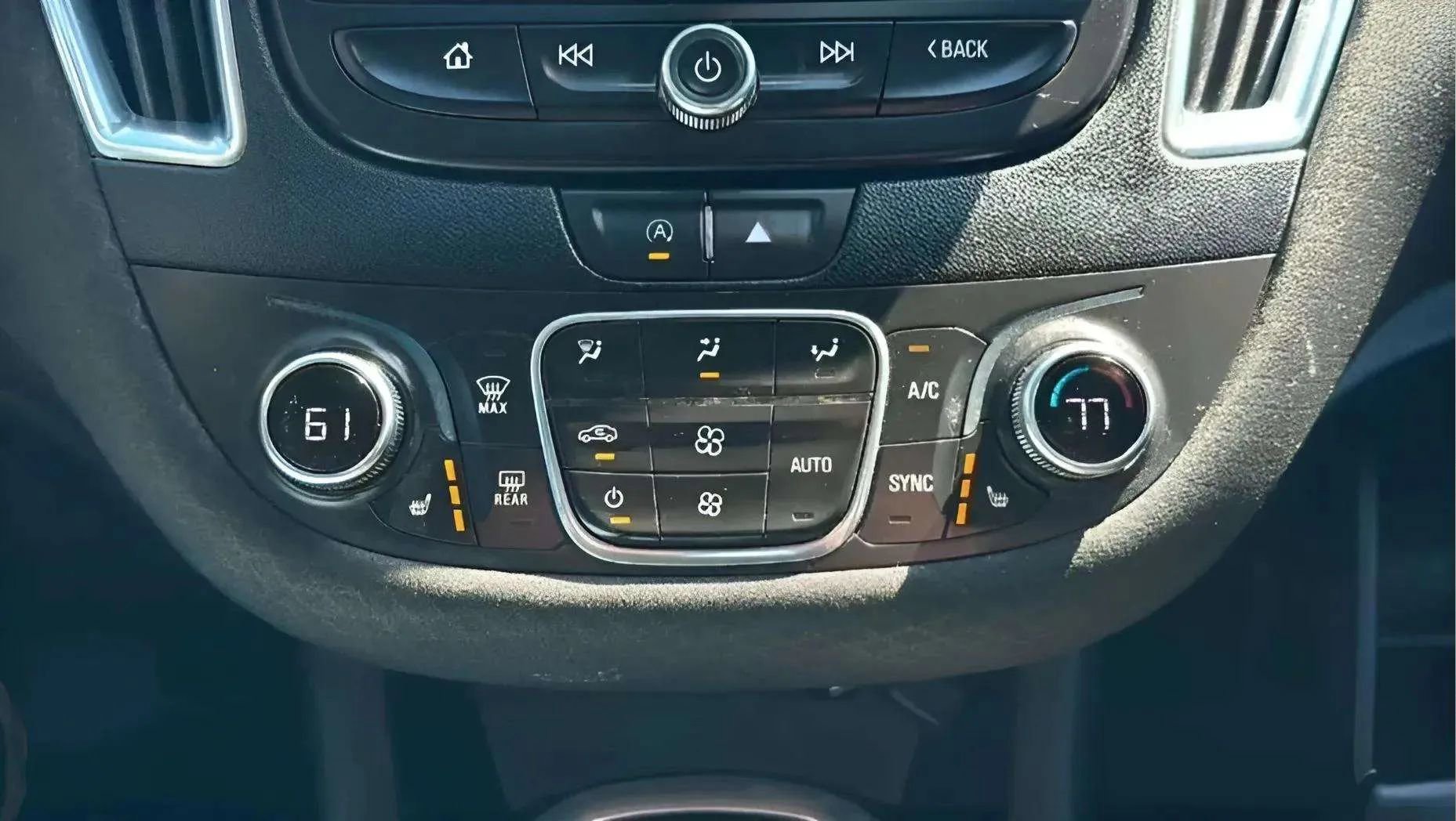 Used 2020 Chevrolet Malibu LT image 35