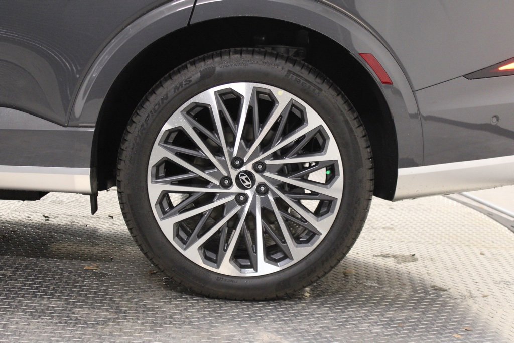 Used 2026 Hyundai Palisade Calligraphy image 15