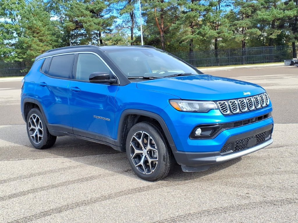 Used 2024 Jeep Compass Limited AWD/4WD image 3