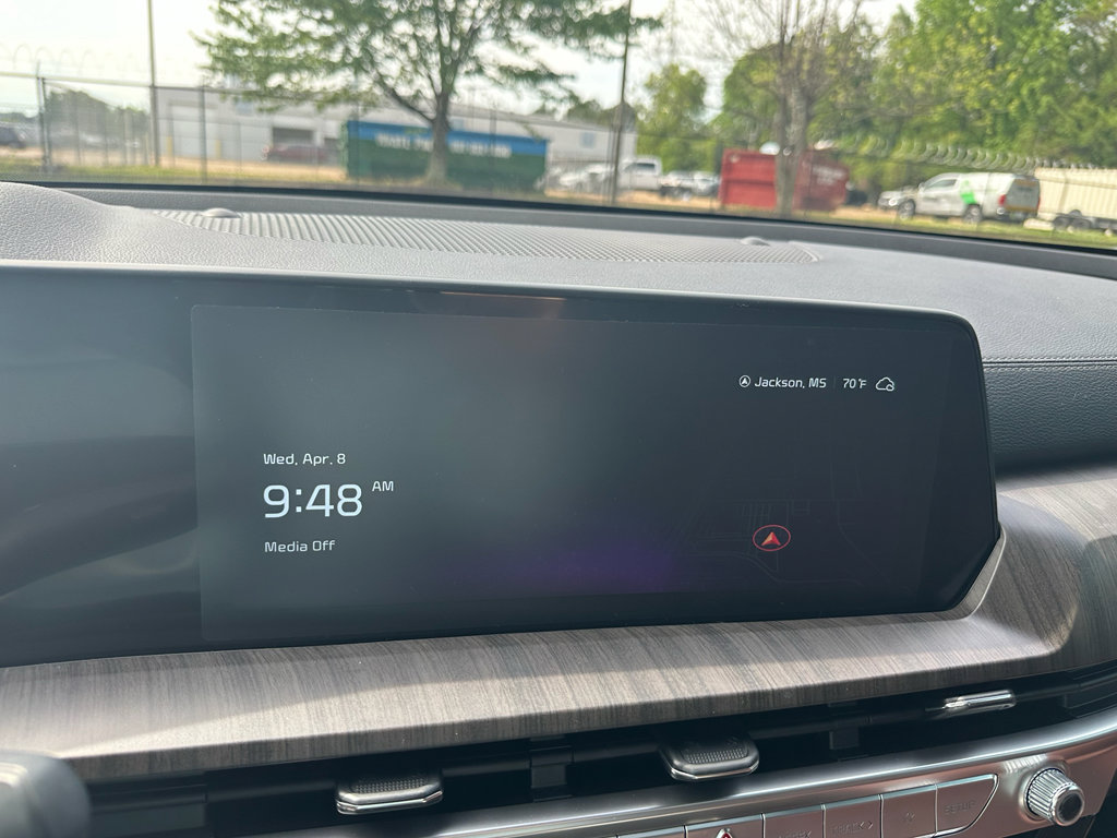 Used 2024 Kia Telluride EX w/ EX Captain's Chair Package image 12