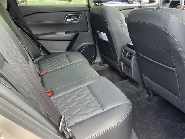 Used 2025 Nissan Rogue Platinum AWD/4WD image 14