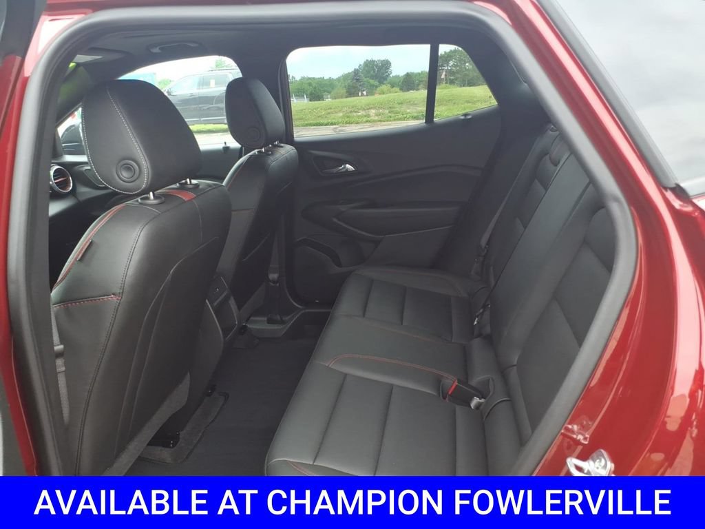 Used 2025 Chevrolet Trax RS w/ Sunroof Package FWD image 10
