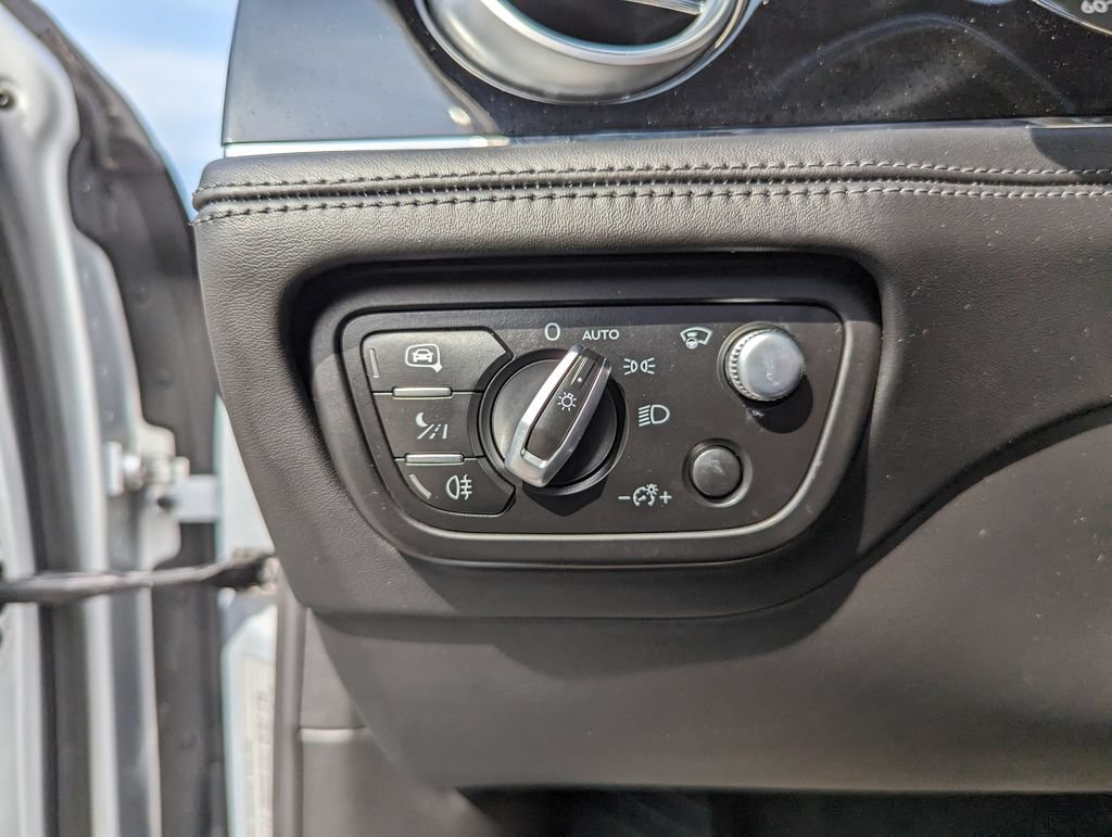 Used 2018 Bentley Bentayga AWD/4WD image 14