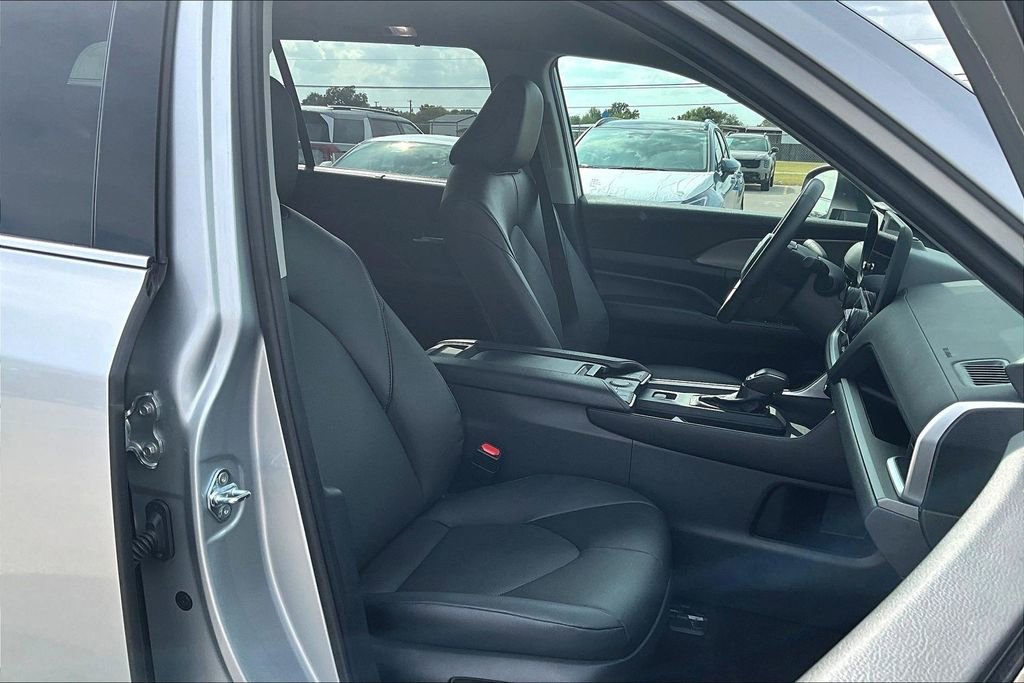 Used 2025 Toyota Grand Highlander FWD image 10