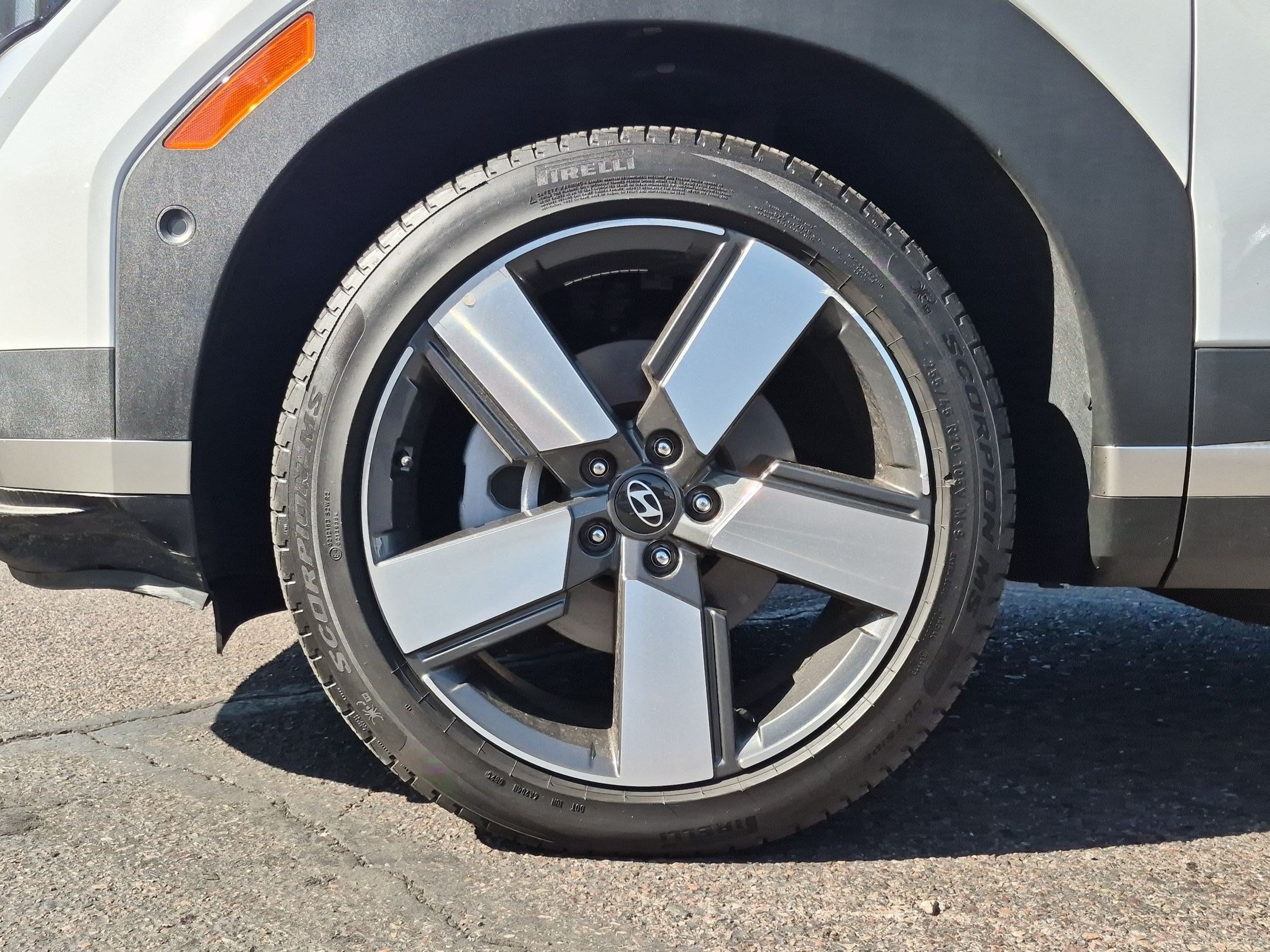 Certified 2025 Hyundai Santa Fe Limited AWD/4WD image 10
