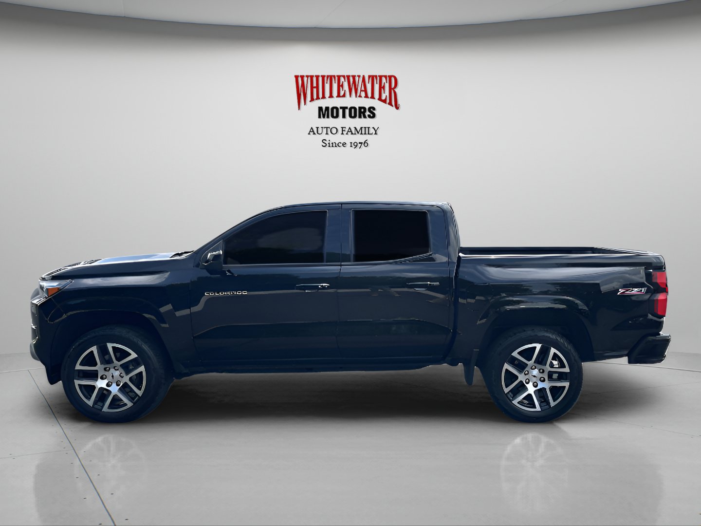 Used 2024 Chevrolet Colorado Z71 w/ Z71 Convenience Package 2 AWD/4WD image 2