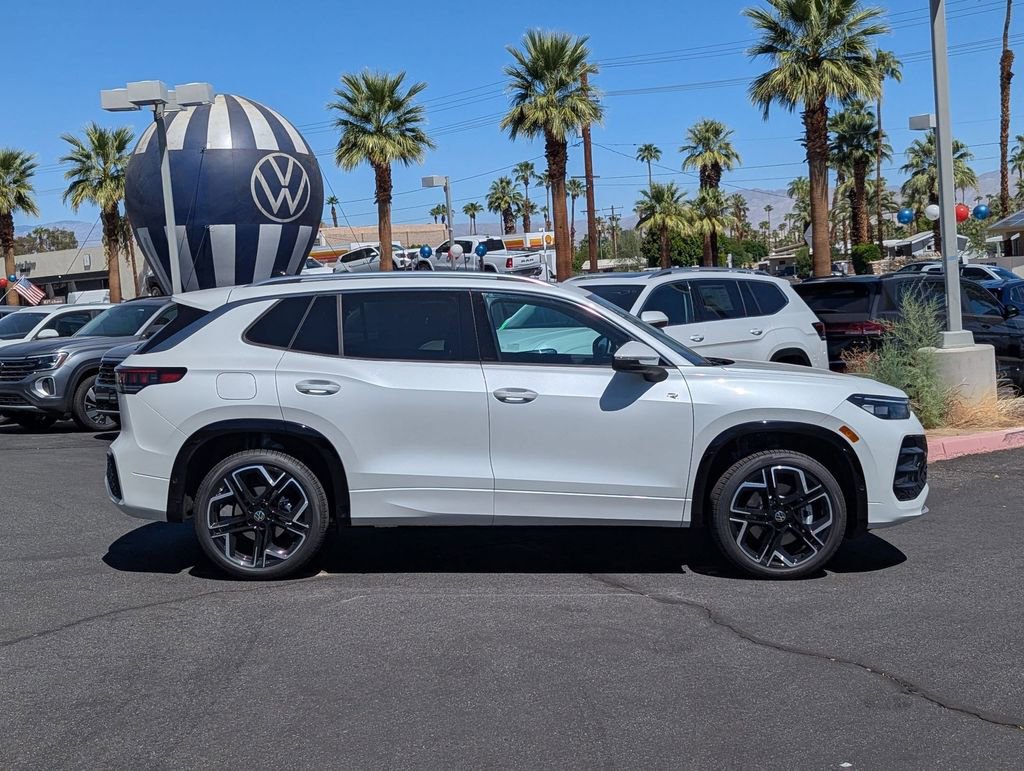 New 2025 Volkswagen Tiguan SE R-Line image 2