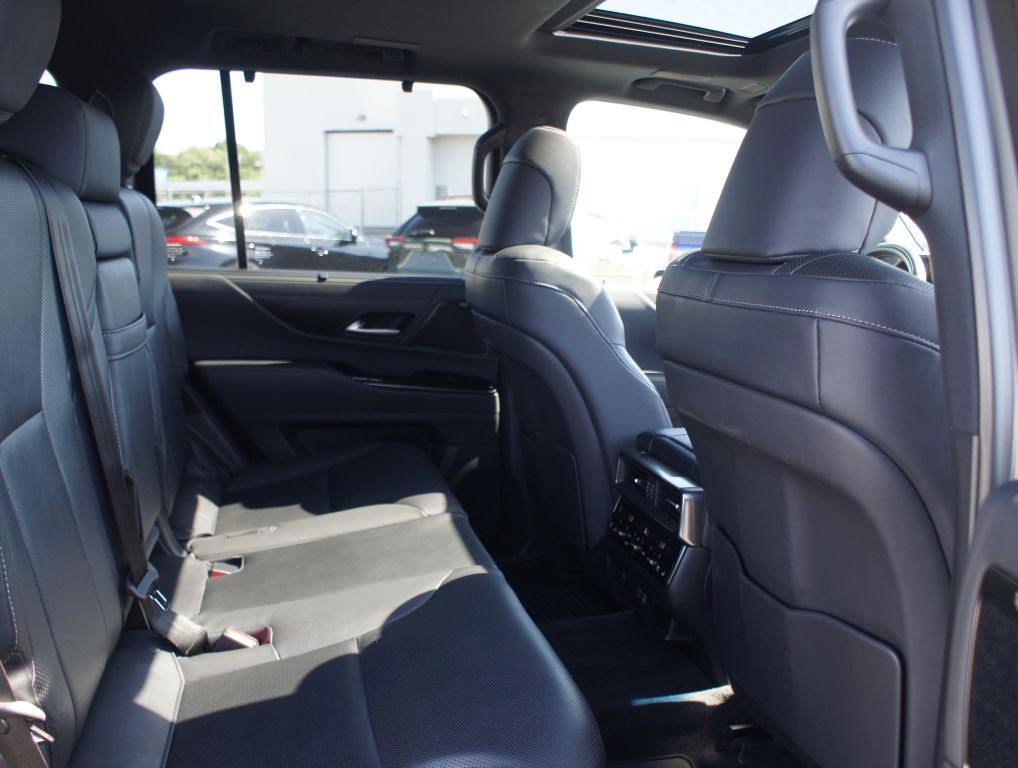 Used 2024 Lexus LX 600 4WD w/ Luxury Package image 22