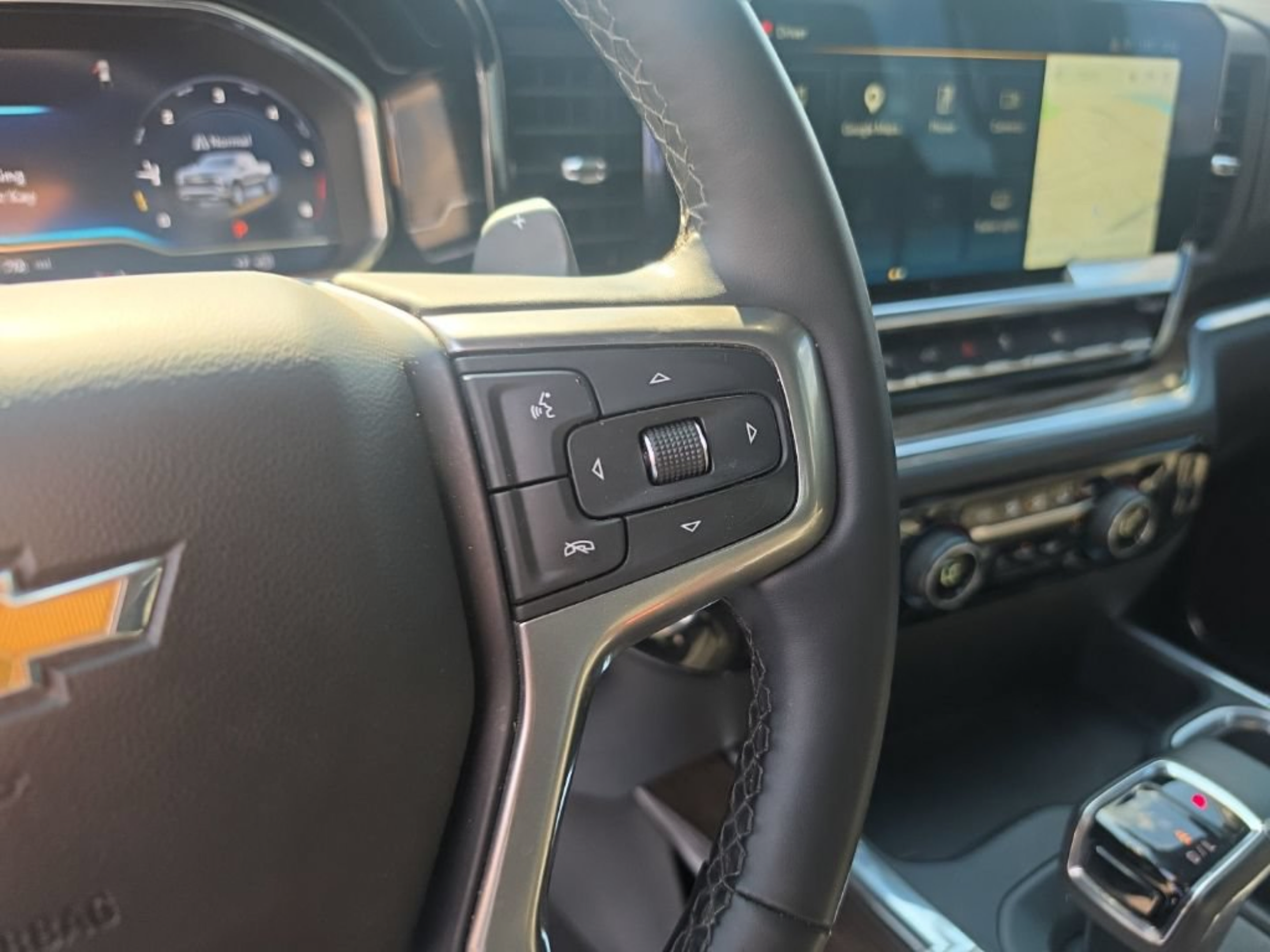 Used 2025 Chevrolet Silverado 1500 LT RWD image 16