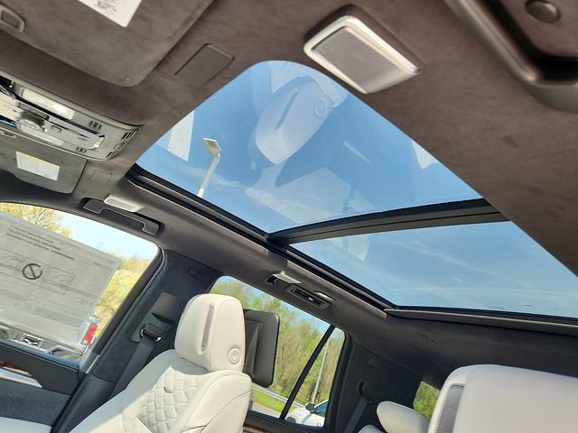 New 2026 Cadillac Escalade Platinum Sport w/ LPO, ONYX Package AWD/4WD image 10