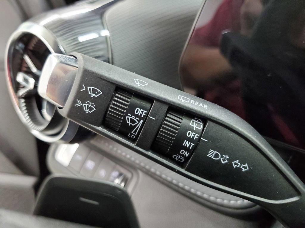 Used 2026 Chevrolet Equinox LT AWD/4WD image 31
